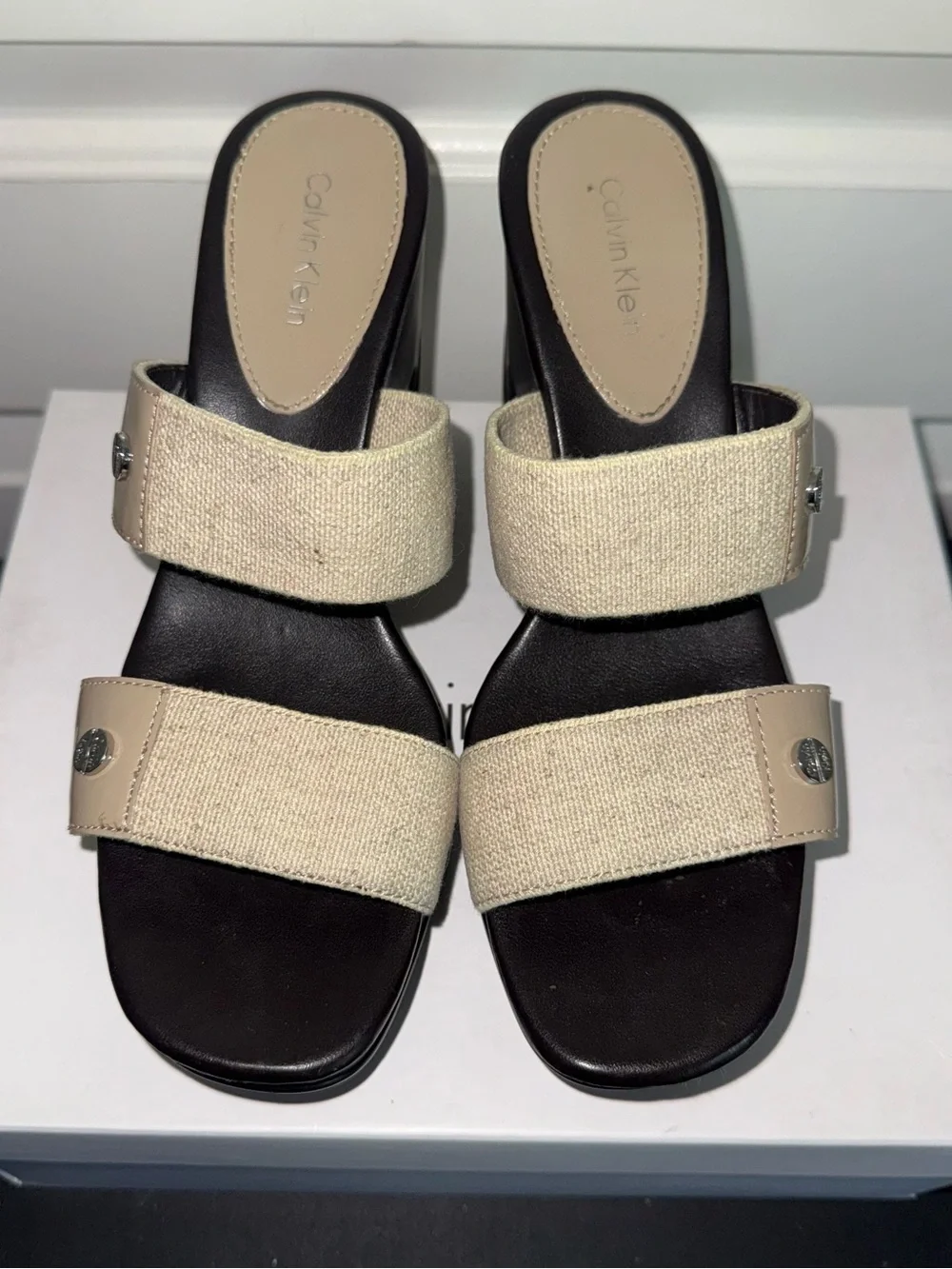 Calvin Klein Women's Yanz Wedge Sandals Size 7M